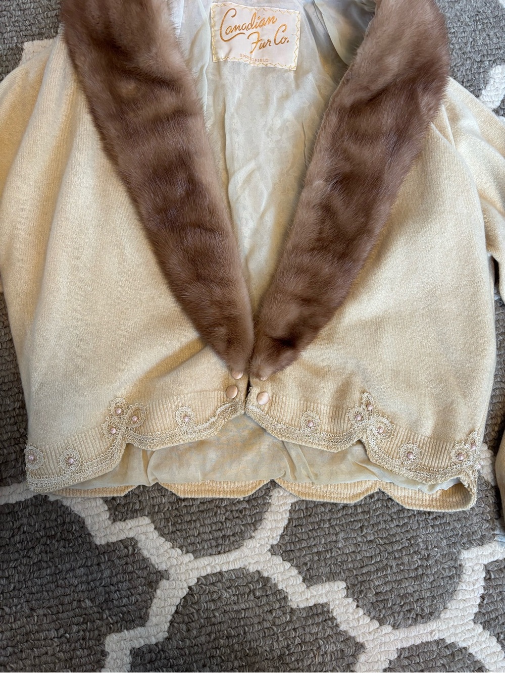 Beautiful Vintage Canadian Fur Co Cashmere Cardigan with Mink collar - Picture 2 of 9